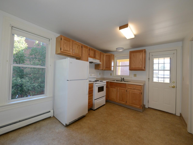 11 Spring Street, Brattleboro, Vermont 05301, ,Apartment,For Rent,11 & 15 Spring Street,Spring Street,1038